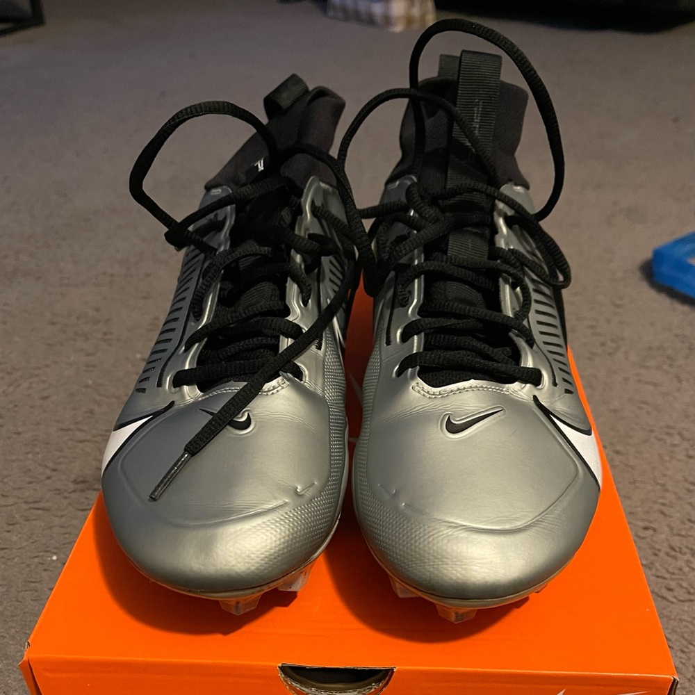 Nike Metallic Silver and Black Football Cleats Men’s 11.5
